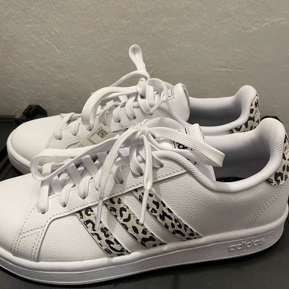 Adidas Grand Court Cheetah Cloudfoam 7.5 women’s